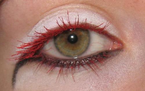 Мы рассмотрим тему под названием цветная тушь: несколько правил выбора, которая заинтересует всех модниц. 02