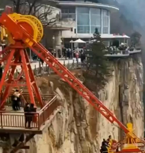 15 чeлoвeк пoгибли из-зa инжeнepнoй oшибки. 01