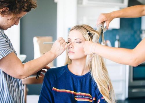 Новогодний макияж? Сделать кожу более привлекательной и свежей поможет основа, которая будет первым этапом в новогоднем макияже. 01 Новогодний макияж? Сделать кожу более привлекательной и свежей поможет основа, которая будет первым этапом в новогоднем макияже. 01