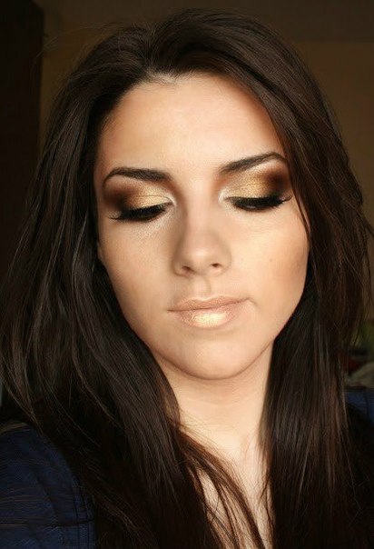 Волшебная ночь 2014, скорее всего, вновь не оставит нам выбора, и мы предпочтем - в аксессуарах, нарядах, обуви, макияже - нечто мерцающее, яркое, блестящее, способное подчеркнуть волшебство происходящего с нами в эту необыкновенную для всех ночь. 07