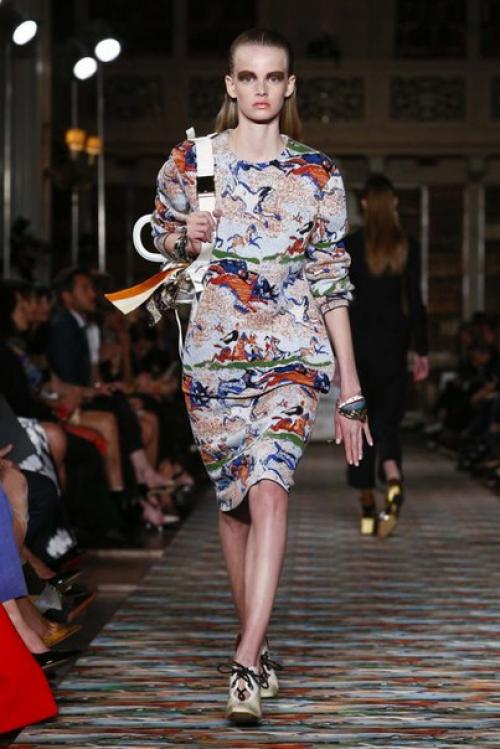 Dior в Лондоне устроил показ своей новой коллекции весна - лето 2017. 03