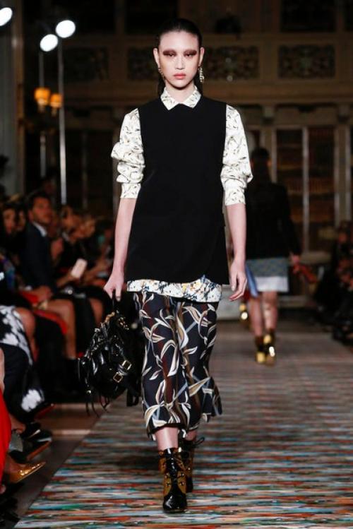 Dior в Лондоне устроил показ своей новой коллекции весна - лето 2017. 05