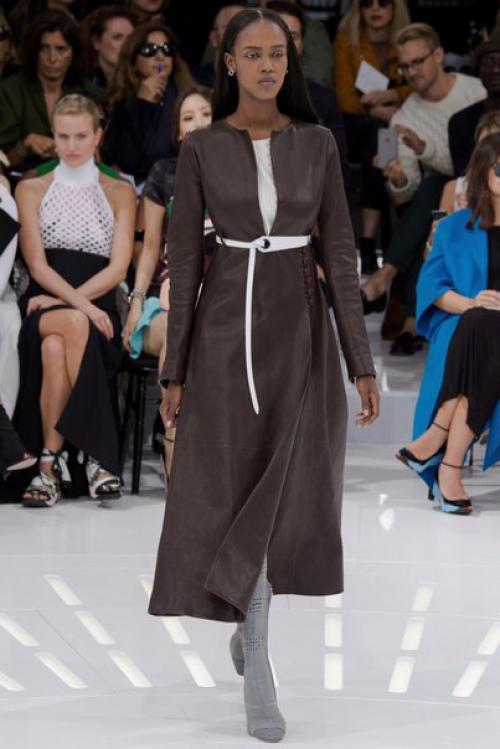 Dior в Лондоне устроил показ своей новой коллекции весна - лето 2017. 06