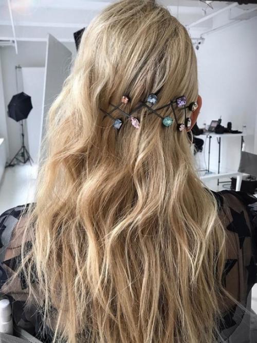 10 полусобранных причесок для ленивых дней, которые стоит взять на заметку. 04 10 полусобранных причесок для ленивых дней, которые стоит взять на заметку. 04