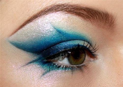 Неправильный макияж способен в считанные секунды испортить, казалось бы, идеальный на первый взгляд образ. 05 Неправильный макияж способен в считанные секунды испортить, казалось бы, идеальный на первый взгляд образ. 05