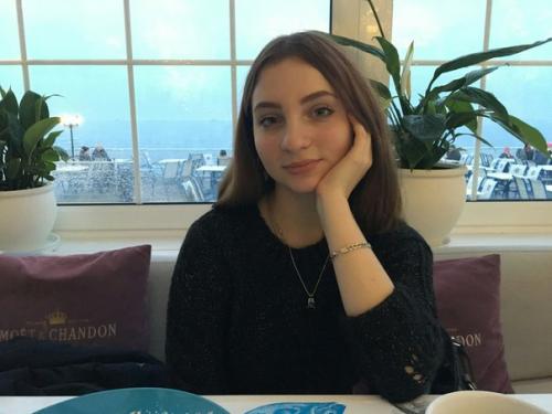 Подскажите пожалуйста, хочу новую стрижку и цвет волос, хочется чего то классного, чтобы выглядеть на Дорого, а не как размазня. 02