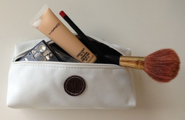 Макияж лица – Продукты в косметичке современной девушки. Макияж лица – Продукты в косметичке современной девушки.