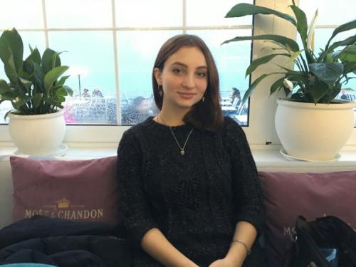 Подскажите пожалуйста, хочу новую стрижку и цвет волос, хочется чего то классного, чтобы выглядеть на Дорого, а не как размазня. 01