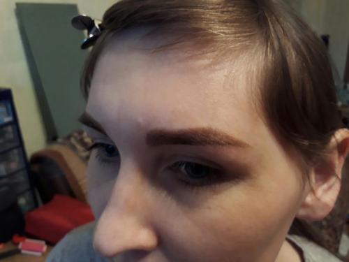 Считается, что у женщин наиболее яркая и выразительная часть лица - глаза. 03