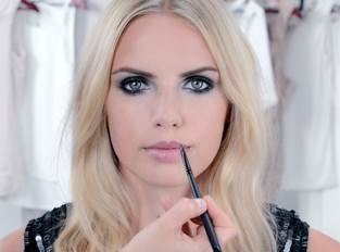 Шаг за шагом: смоки айз. Смоки айз – это идеальный вариант для вечернего макияжа. 04 Шаг за шагом: смоки айз. Смоки айз – это идеальный вариант для вечернего макияжа. 04