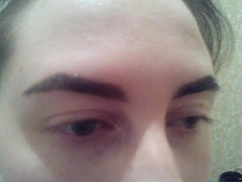 Считается, что у женщин наиболее яркая и выразительная часть лица - глаза. 01