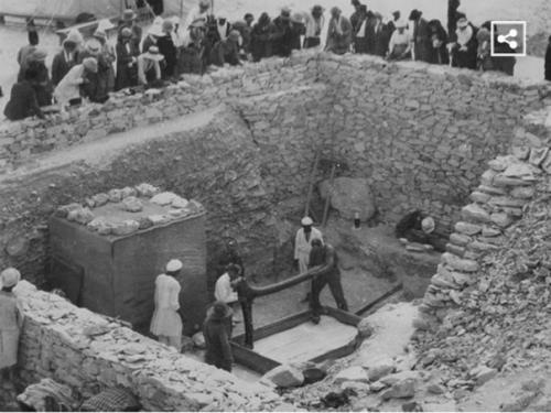 В гробнице тутанхамона найдены тайные камеры, в одной из них, похоже, спрятана мумия Нефертити. 01