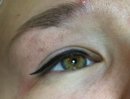 Этапы проведения процедуры перманентного макияжа глаз: 01