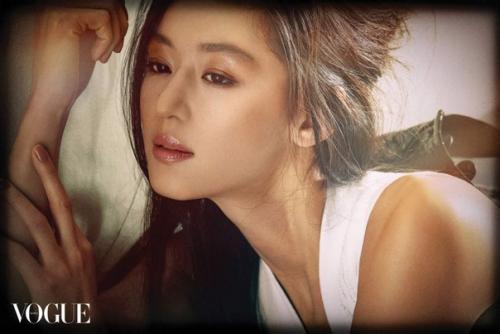 Основными тенденциями макияжа 2017 являются: 02