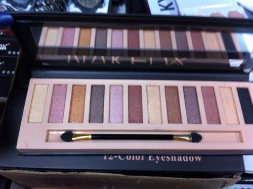 Палетка теней Naked2 12 цветов, в палетке 12 цветов в бежевых и коричневых тонах. 01