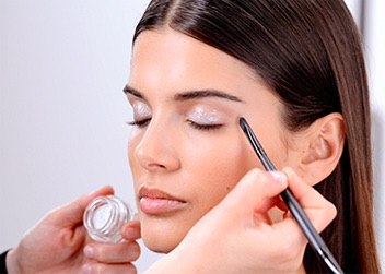 Шаг за шагом: макияж глаз в оттенках металлик. 01 Шаг за шагом: макияж глаз в оттенках металлик. 01