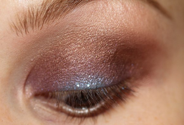 Макияж глаз в коричнево - фиолетовых оттенках - пошаговое фото. 04