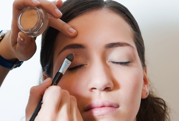 Фотоурок: драматичный макияж для праздников. 03 Фотоурок: драматичный макияж для праздников. 03