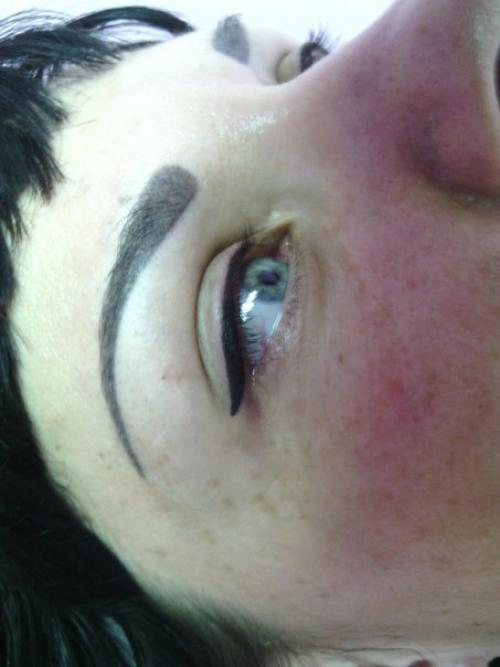 Добрый день!  Я визажист - стилист. 02