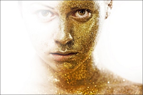 Золотой макияж.  Добиться изысканного сияния лица сравнительно легко - золотой макияж довольно прост в исполнении. 02