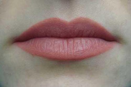 Добрый день!  Я визажист - стилист. 07