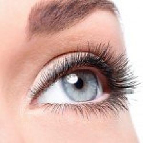 Щеточка для верхних ресниц находится со стороны маркировки 1. узким кончиком прокрасьте реснички в уголках глаз. 01 Щеточка для верхних ресниц находится со стороны маркировки 1. узким кончиком прокрасьте реснички в уголках глаз. 01