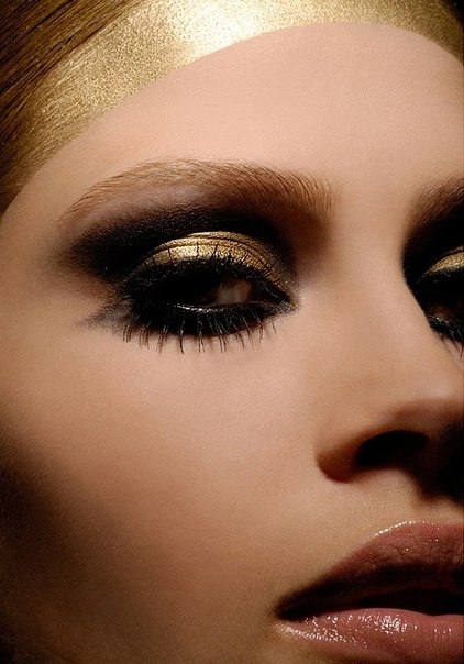 Золотой макияж. Хотите блистать в новогоднюю ночь? 01 Золотой макияж. Хотите блистать в новогоднюю ночь? 01