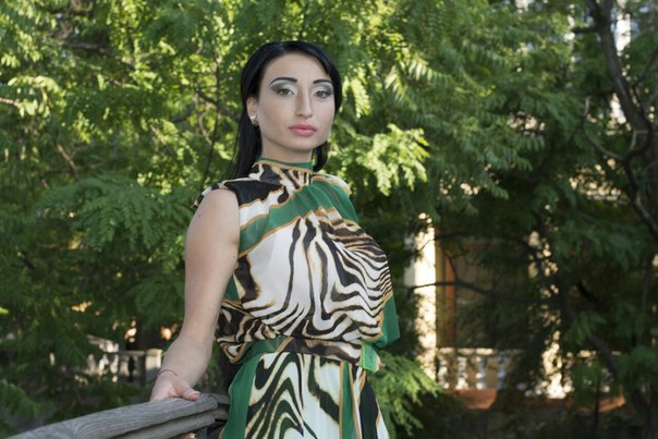 Добрый день.  Предлагаю услуги визажиста. 01