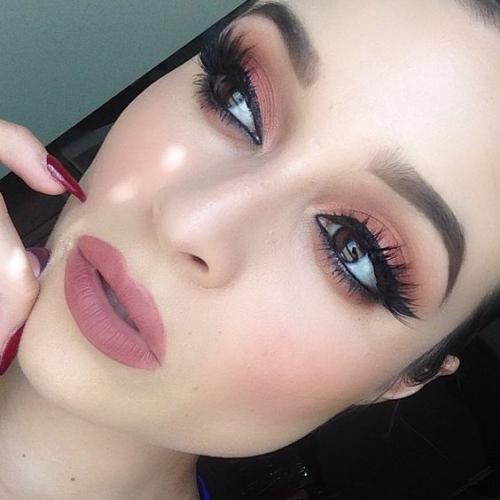 Хитрости в макияже. 10 хитростей макияжа для увеличения глаз.