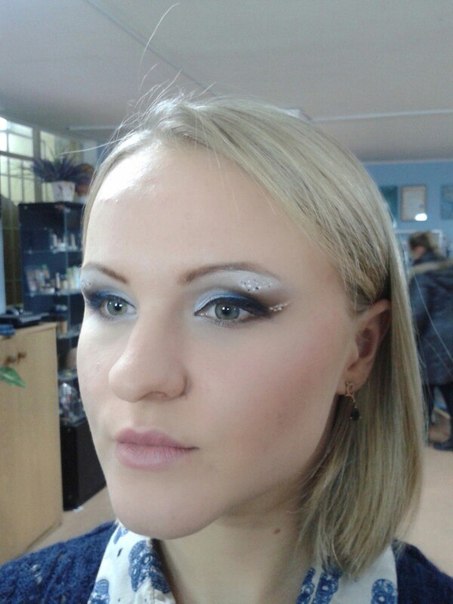 Добрый день.  Предлагаю услуги визажиста. 02