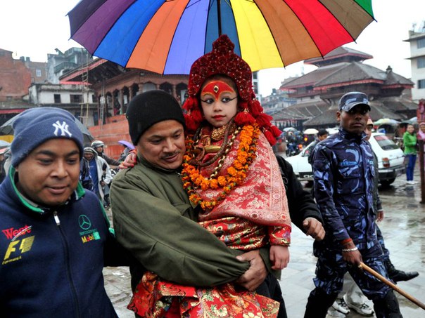 Девочки из Непала - последние живые божества на планете. 03 Девочки из Непала - последние живые божества на планете. 03