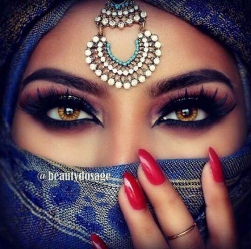 Традиционно восточные женщины уделяли большое внимание своей внешности. 01