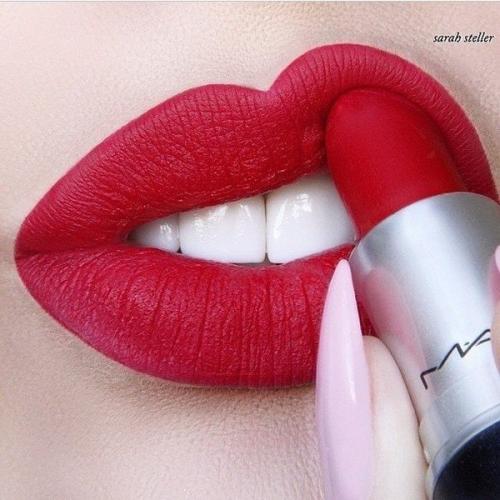 Красная матовая помада. 01