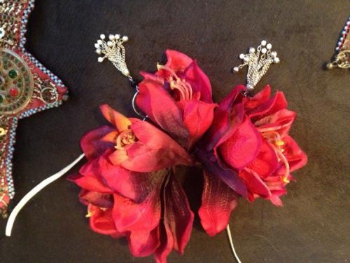 Прекрасные трайбл - девы, здесь список того, что вам понадобится на мк по макияжу и прическам. 02