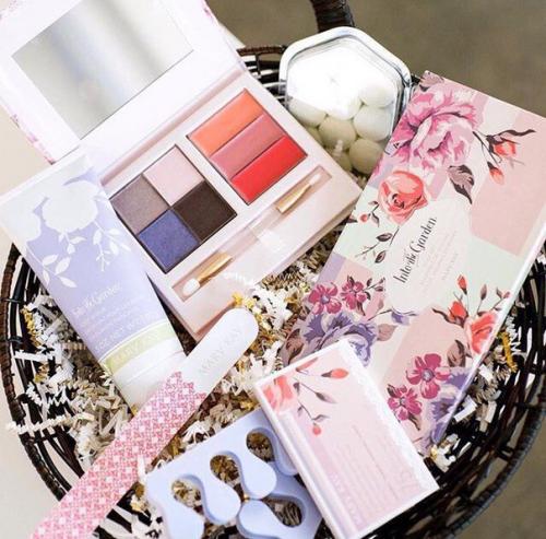 Милые девушки! Для вас в июле и августе провожу акцию - мастер-класс Индивидуальный Разбор Косметички. 01 Милые девушки! Для вас в июле и августе провожу акцию - мастер-класс Индивидуальный Разбор Косметички. 01