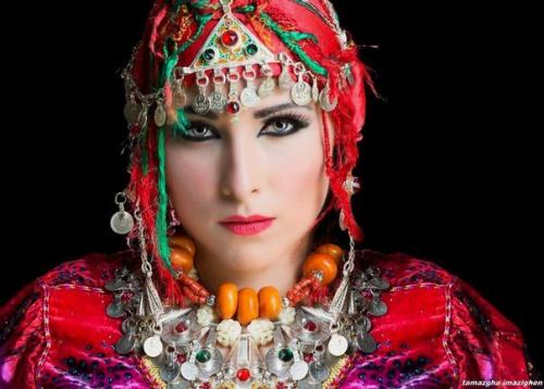 Прекрасные трайбл - девы, здесь список того, что вам понадобится на мк по макияжу и прическам. 01