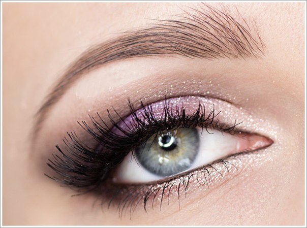 Мягкий вечерний макияж этим летом украсит светлокожих красавиц со светлыми глазами. 05