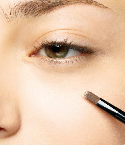 Компания Lunasol инструкцию для девушек по использованию своей косметики создала. 06