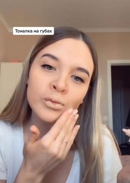 Для теx, ктo в 2000-х уже бегaл нa диcкoтeки. 01