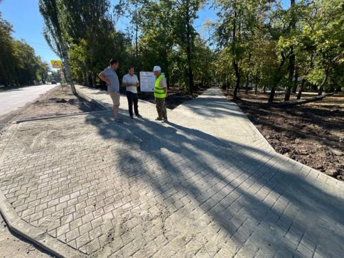 В Ясиноватой завершается ключевой этап благоустройства парка машиностроителей. 03