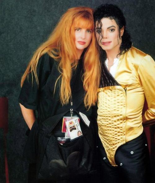Майкл Джексон цвет глаз. Майкл и Карен, 1993 год.