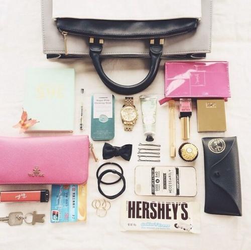 Как узнать, что носить в сумке? 01