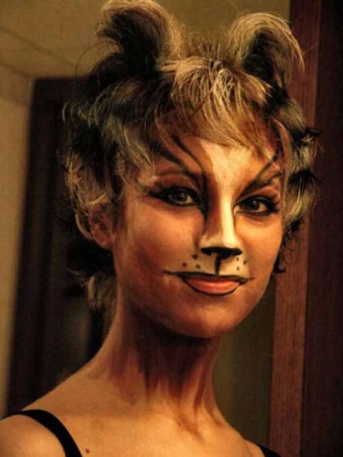 Кошачий макияж.  Среди множества макияжей наиболее ярким, притягательным и соблазнительным является кошачий макияж. 03