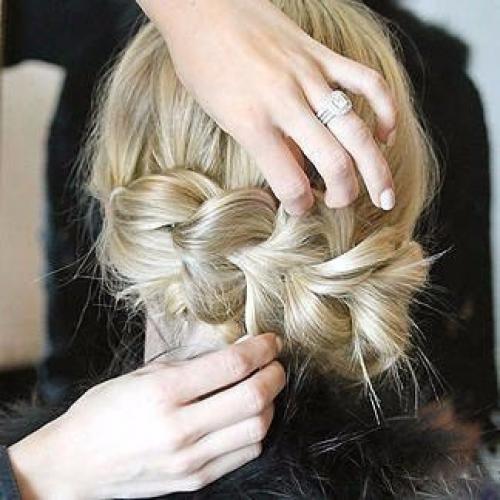 Легкая прическа на каждый день и вечер? 07