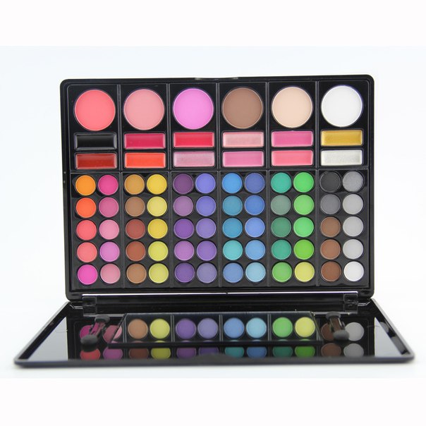 Палитра очень удобна тем, что объединяет и тени и румяна в одном кейсе. 01 Палитра очень удобна тем, что объединяет и тени и румяна в одном кейсе. 01