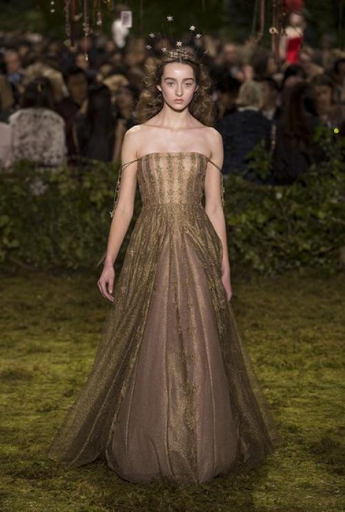 Сказочные платья с показа Christian Dior Couture, весна - лето 2017. 03