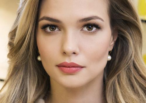 Тест-драйв весенней коллекции: 3 варианта макияжа от Chanel? 01