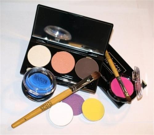 Милые девушки!  В группу Сама Себе Визажист с 31 октября 2015 г. осталось одно место друзья спасибо за репост! 01