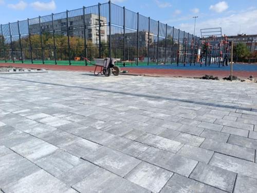 В центре Макеевки приступили к завершающему этапу по возведению спортивного стадиона на территории лицея Престиж. 05