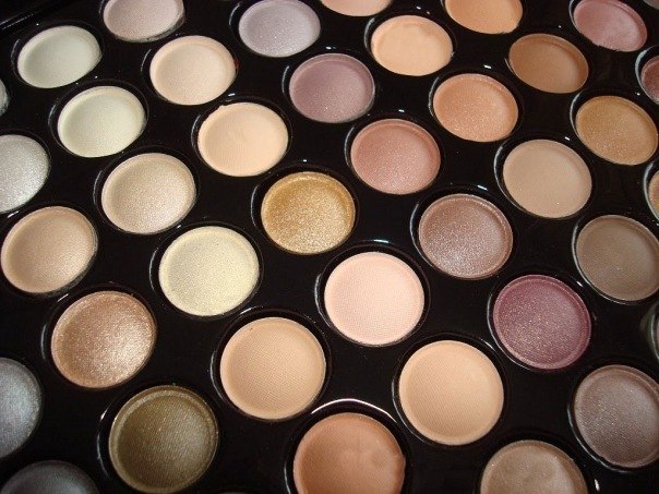 В наличии. Профессиональная палетка матовых теней для век 88 цветов. 01